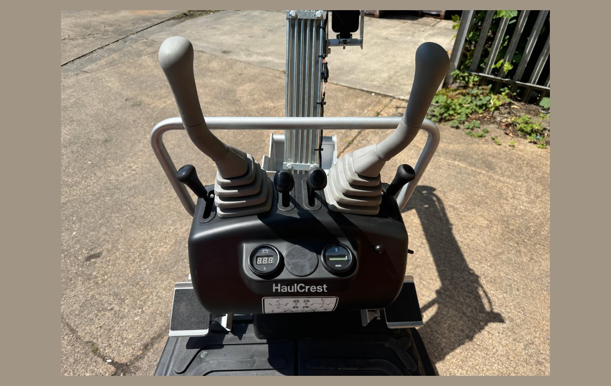CREX10-K twin joystick controls and instrument panel