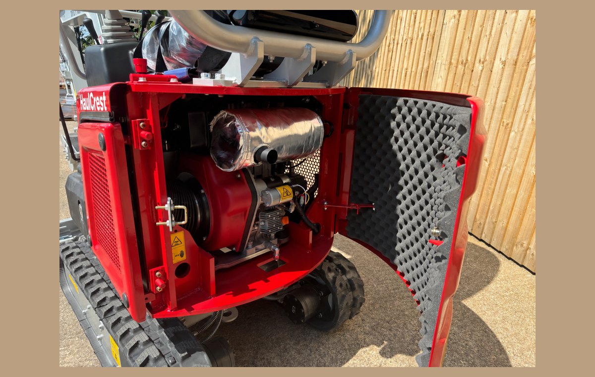 CREX10-K KOOP 192 diesel engine with the service panel open