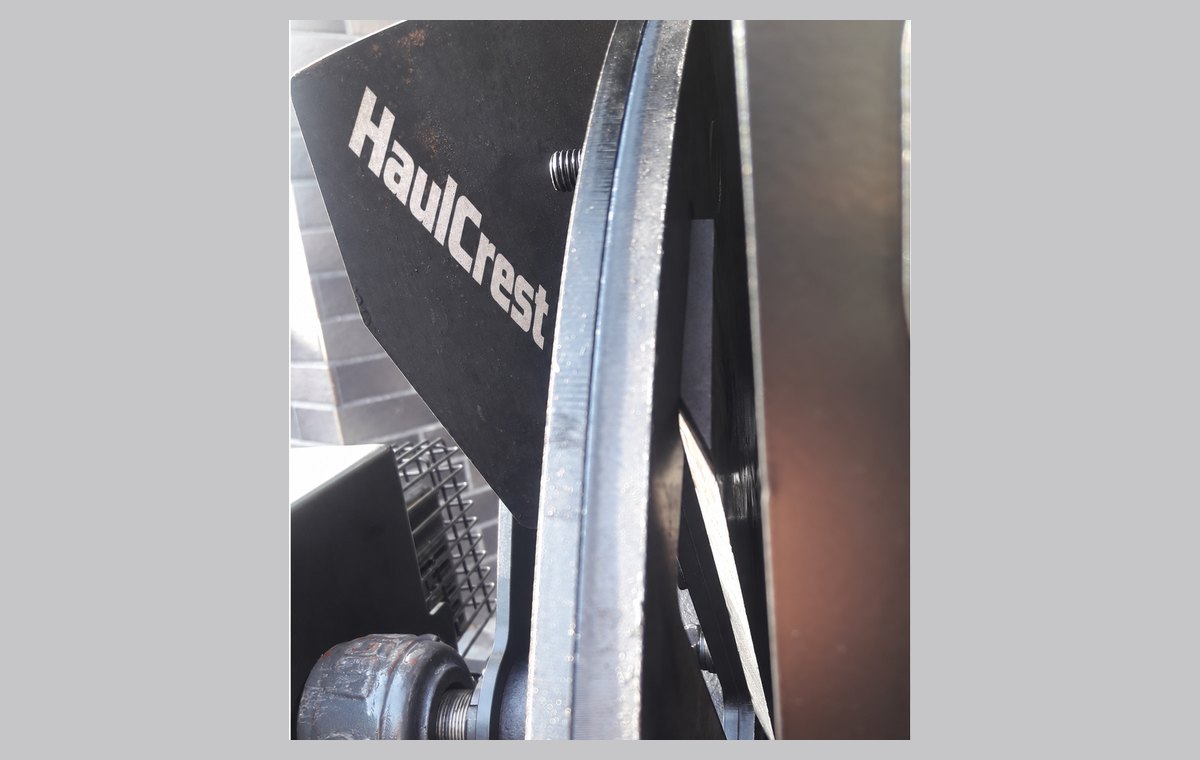 HC15H belt drive between engine and cutting rotor