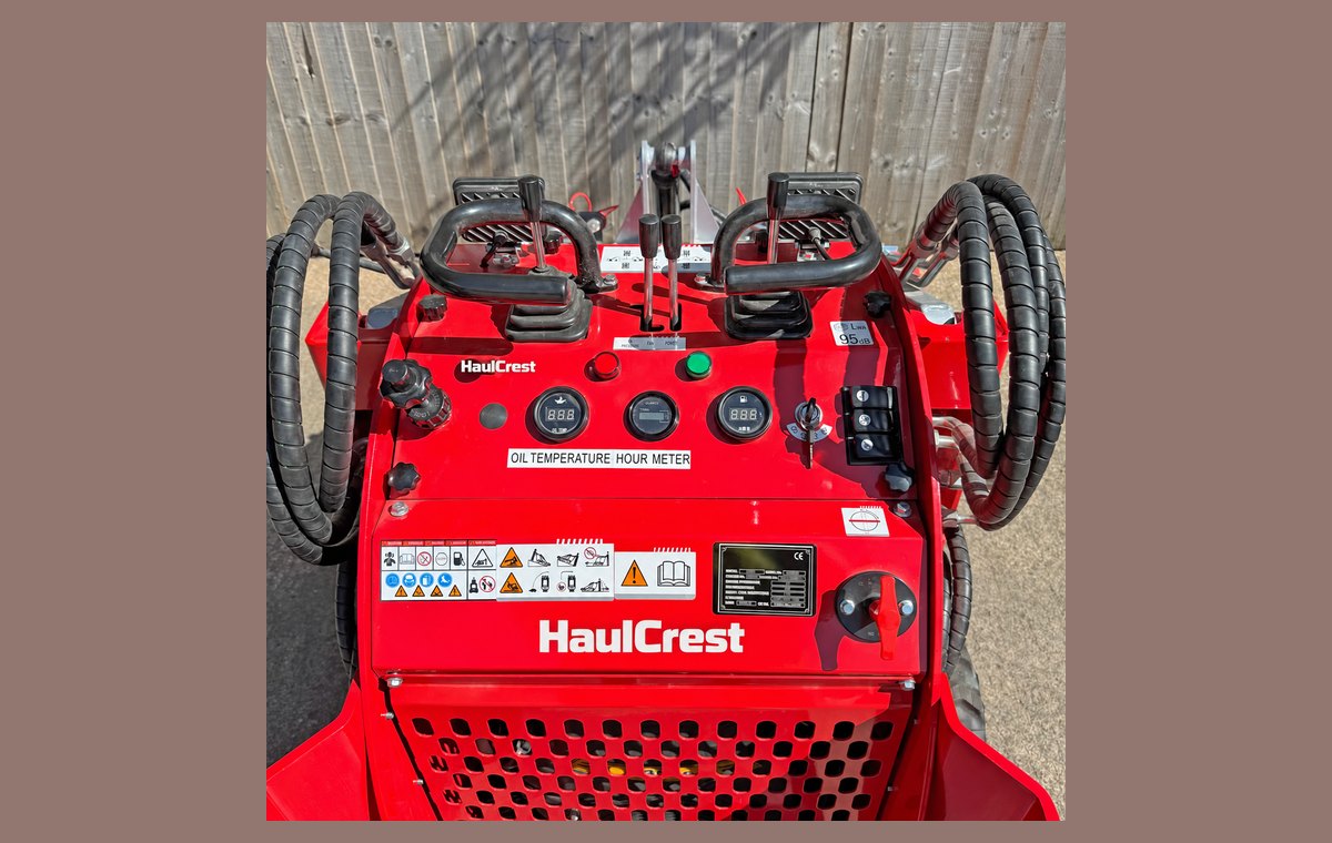 Operator panel with oil temperature and hour meter